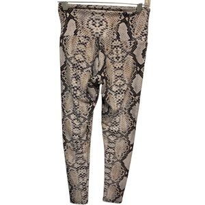 Woman’s Onzie Snakeskin Print Leggings